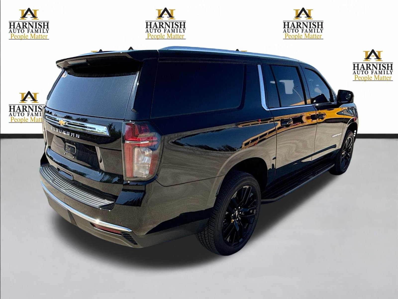 Used 2024 Chevrolet Suburban LT w/ LT Signature Plus Package AWD/4WD image 6
