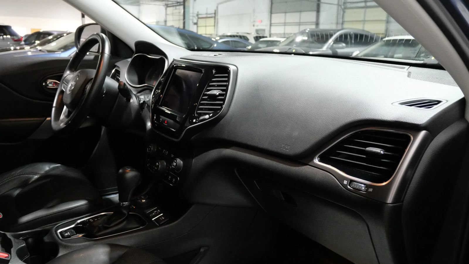 Used 2019 Jeep Cherokee Limited AWD/4WD image 10