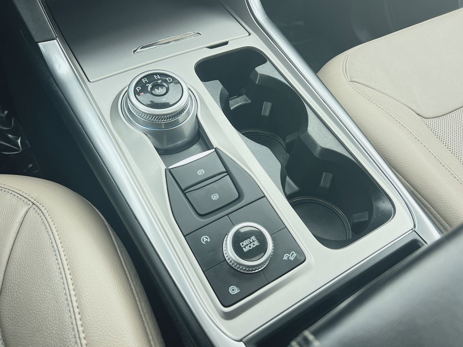 Used 2020 Ford Explorer Limited image 22