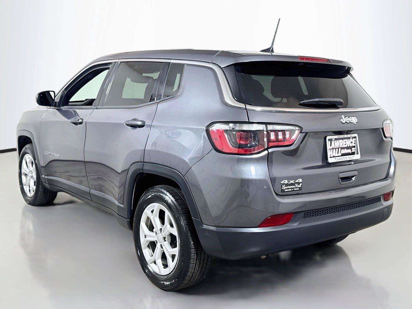 Used 2024 Jeep Compass Sport AWD/4WD image 6