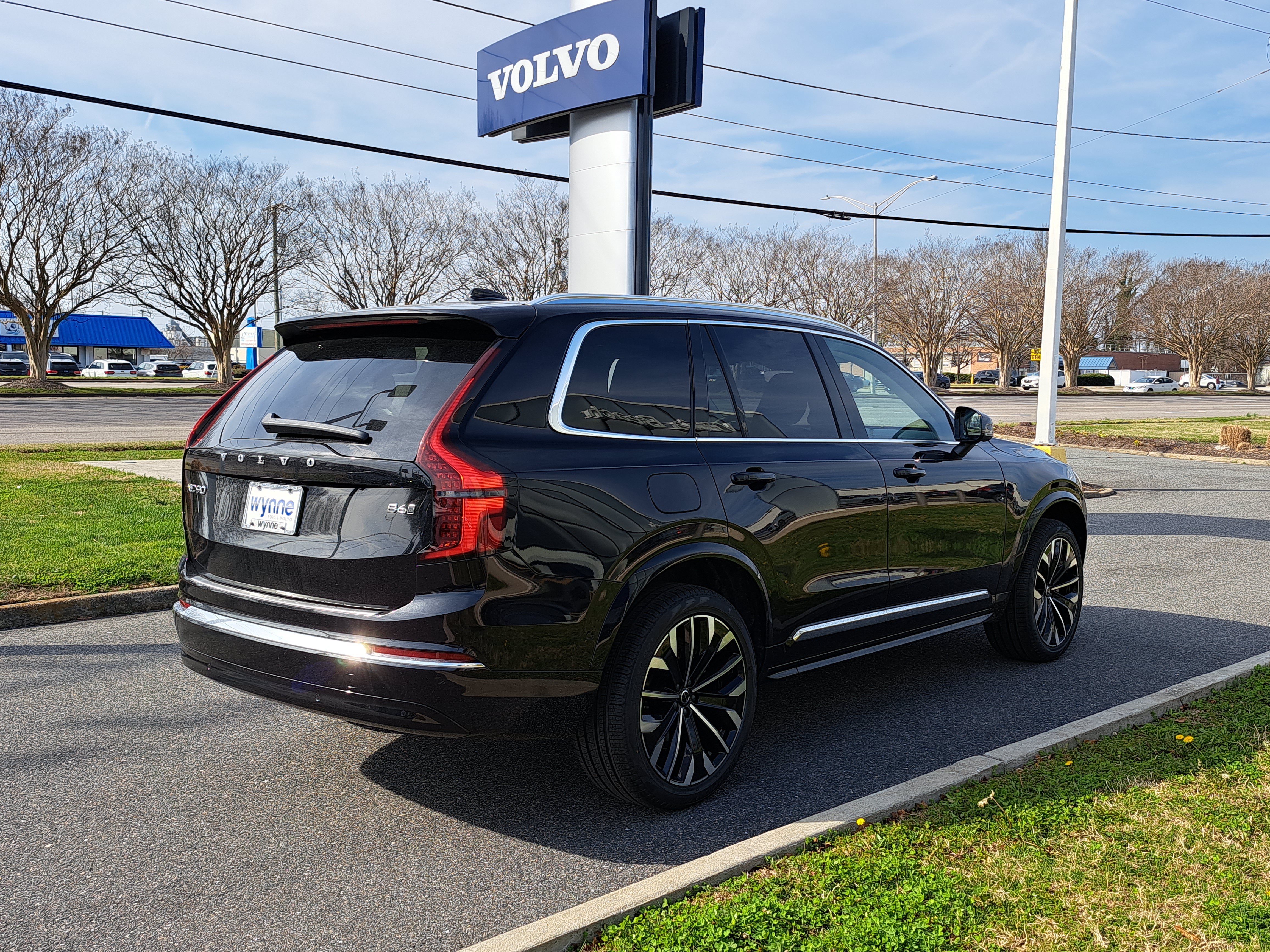 New 2026 Volvo XC90 B6 Plus w/ Protection Package Premier AWD/4WD image 3
