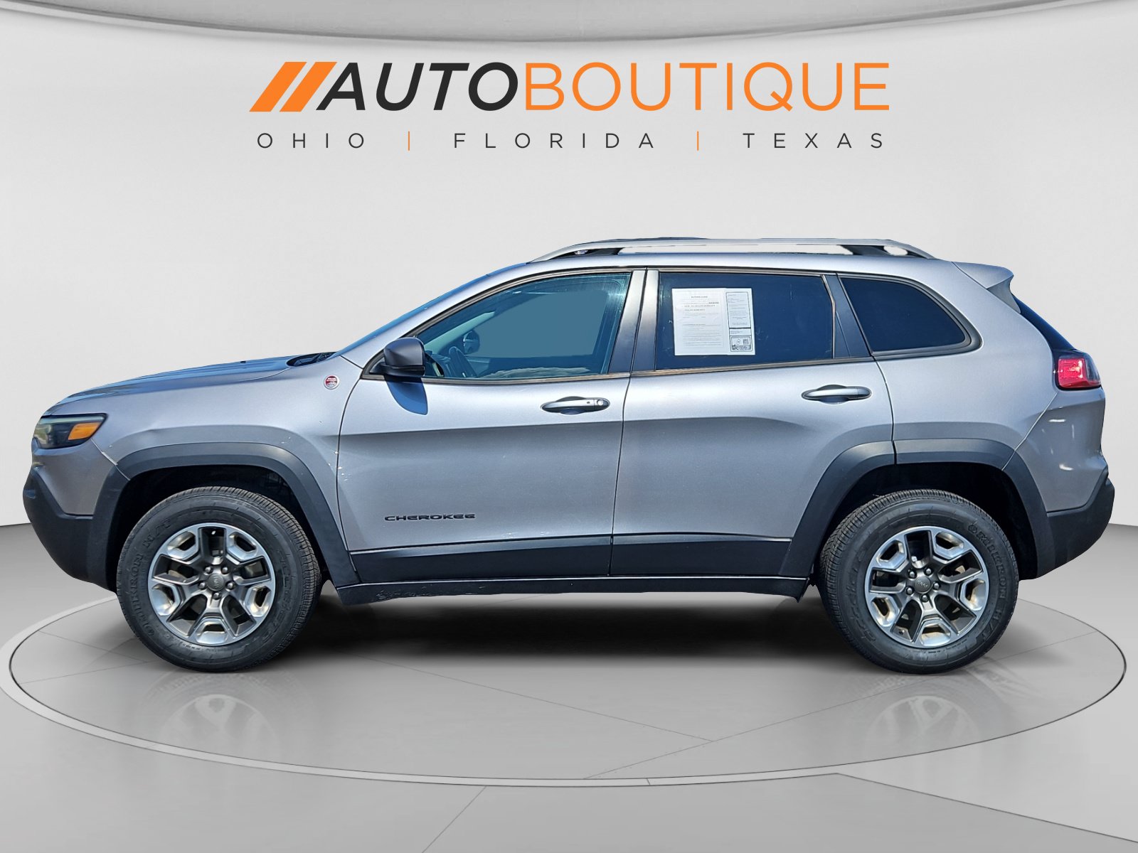 Used 2019 Jeep Cherokee Trailhawk w/ Cold Weather Group AWD/4WD image 2