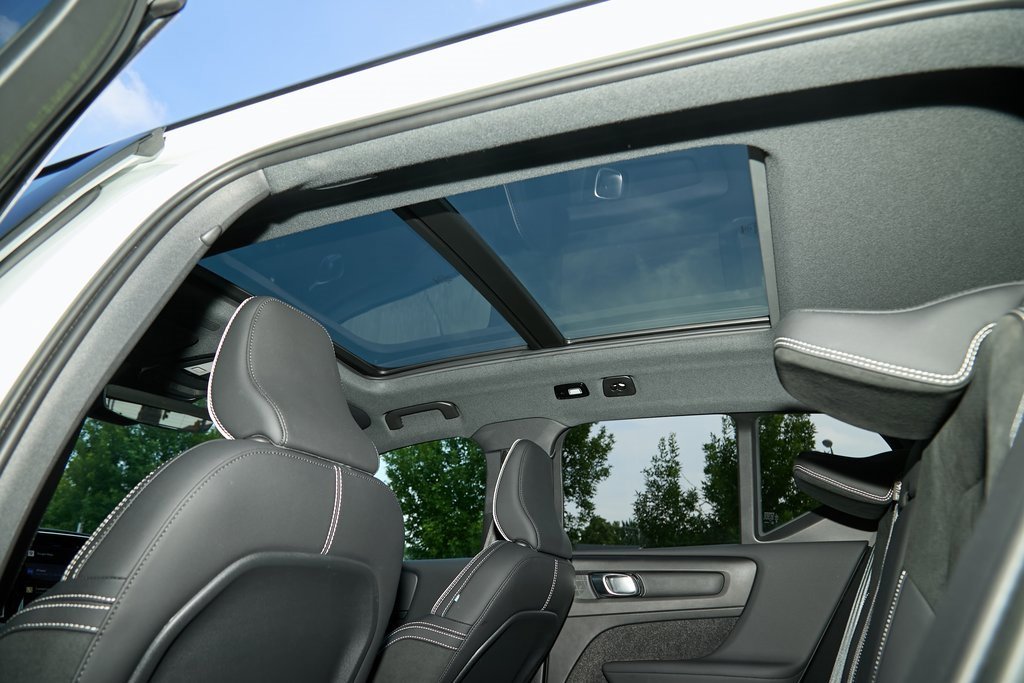 Certified 2023 Volvo XC40 Recharge Ultimate w/ Protection Package Premier image 18