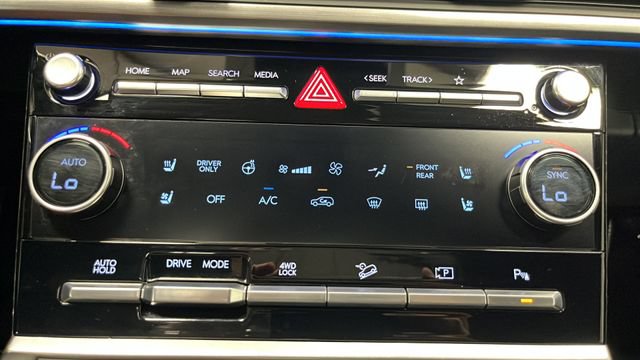 Used 2025 Hyundai Santa Fe Limited AWD/4WD image 18