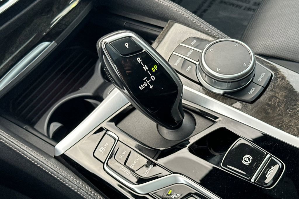 Used 2022 BMW M550i xDrive M550i xDrive w/ Dynamic Handling Package image 24