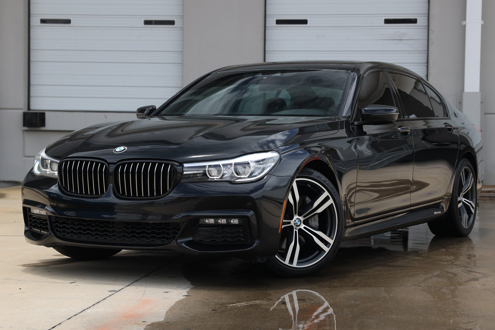 Used 2019 BMW 740i w/ M Sport Package RWD image 1