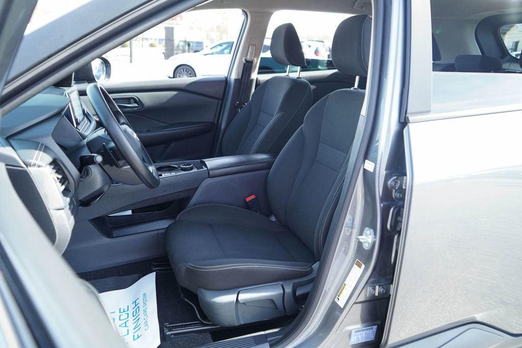 Used 2025 Nissan Rogue S image 7