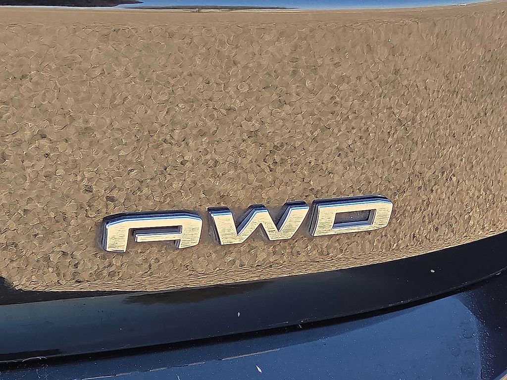 Used 2024 GMC Terrain SLT image 18