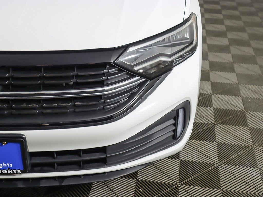 Used 2023 Volkswagen Jetta Sport image 11