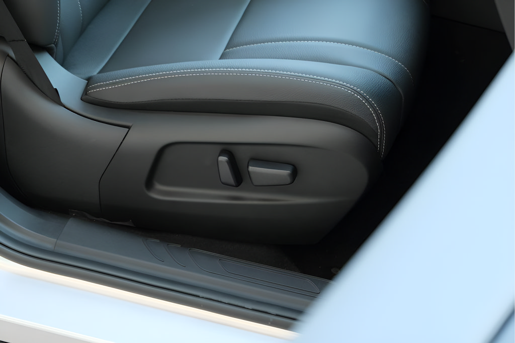 New 2025 VinFast VF 8 Eco AWD/4WD image 15