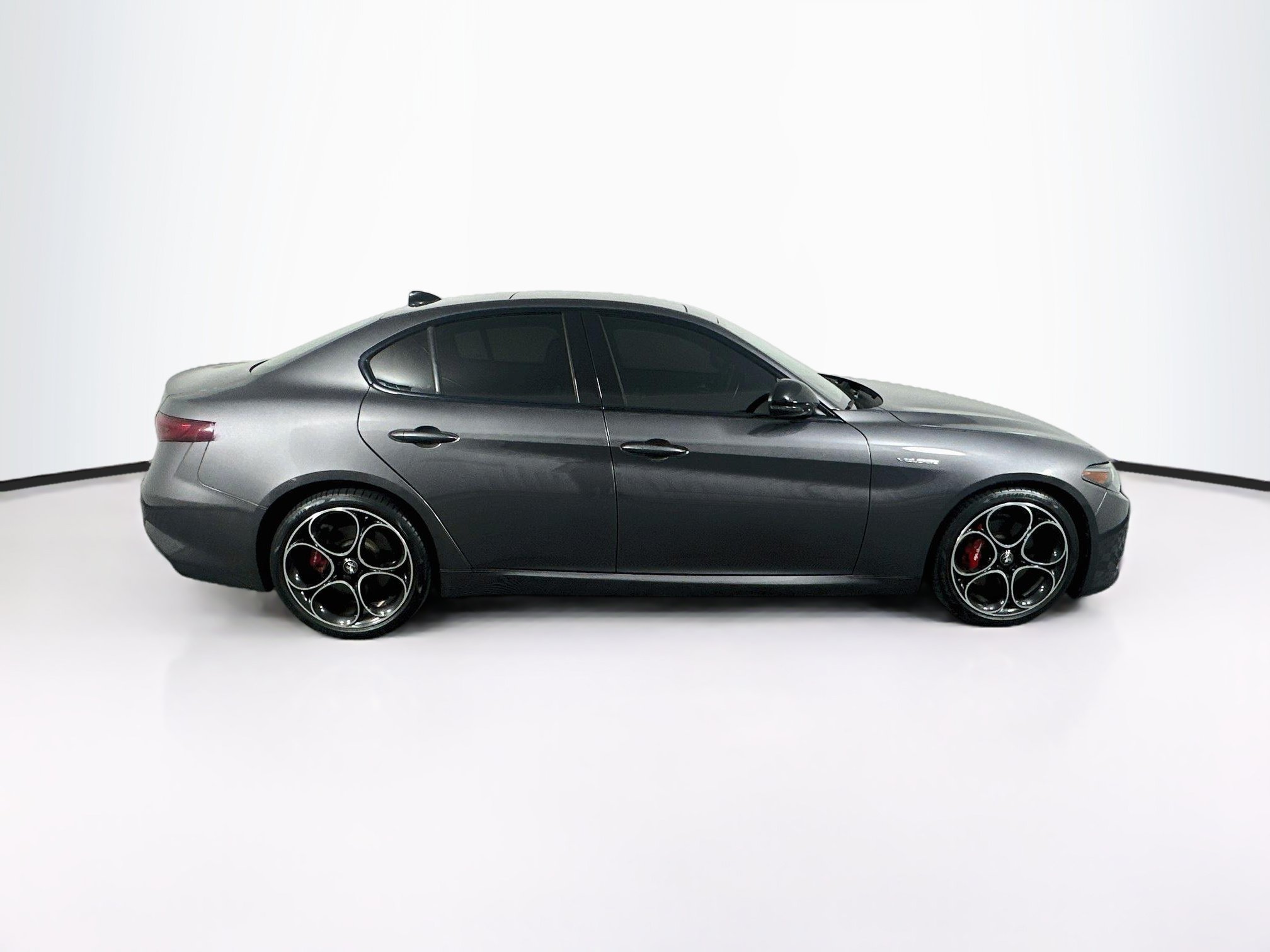 Used 2023 Alfa Romeo Giulia Veloce RWD image 10
