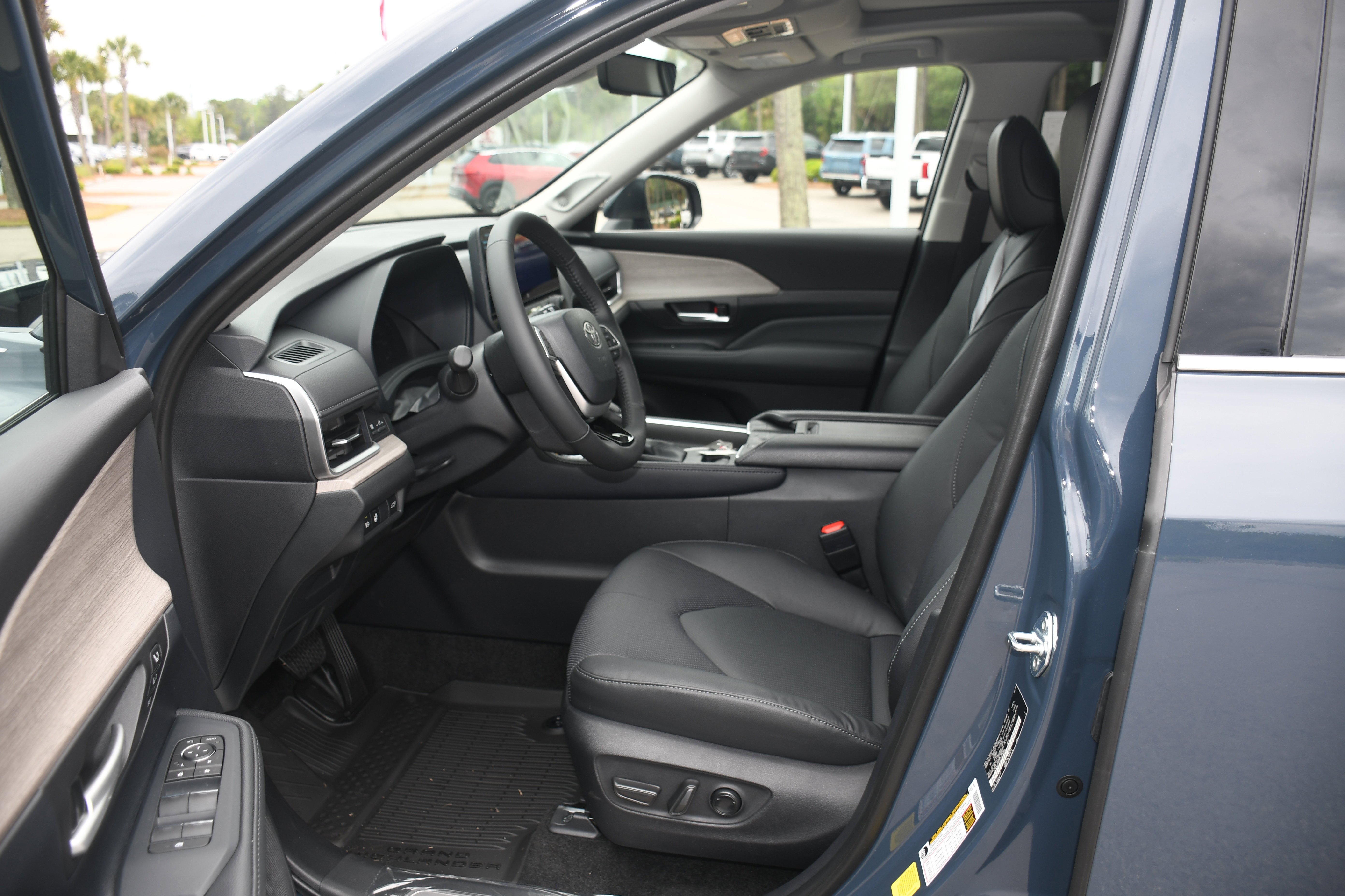 New 2026 Toyota Grand Highlander FWD image 3