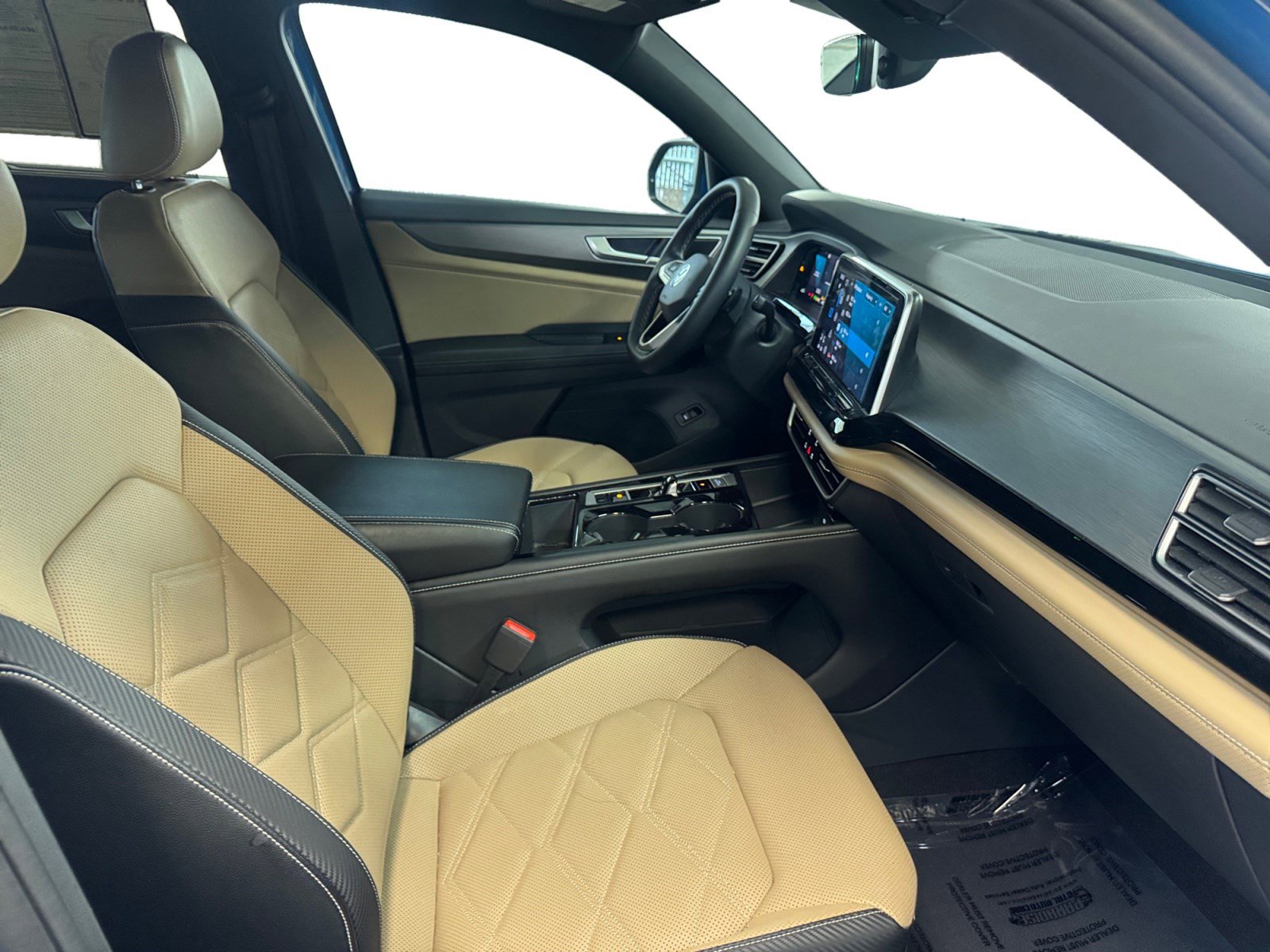 Used 2024 Volkswagen Atlas Cross Sport SE image 15