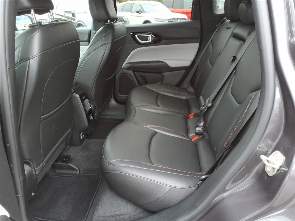 Used 2024 Jeep Compass Limited image 14