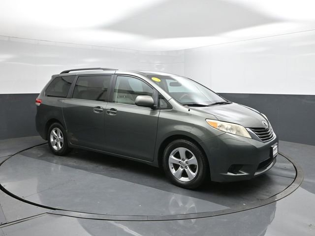 Used 2013 Toyota Sienna LE image 17