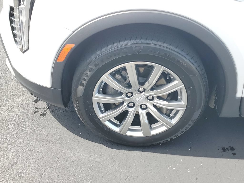 Used 2022 Cadillac XT4 Premium Luxury w/ Safety Alert Package FWD image 11