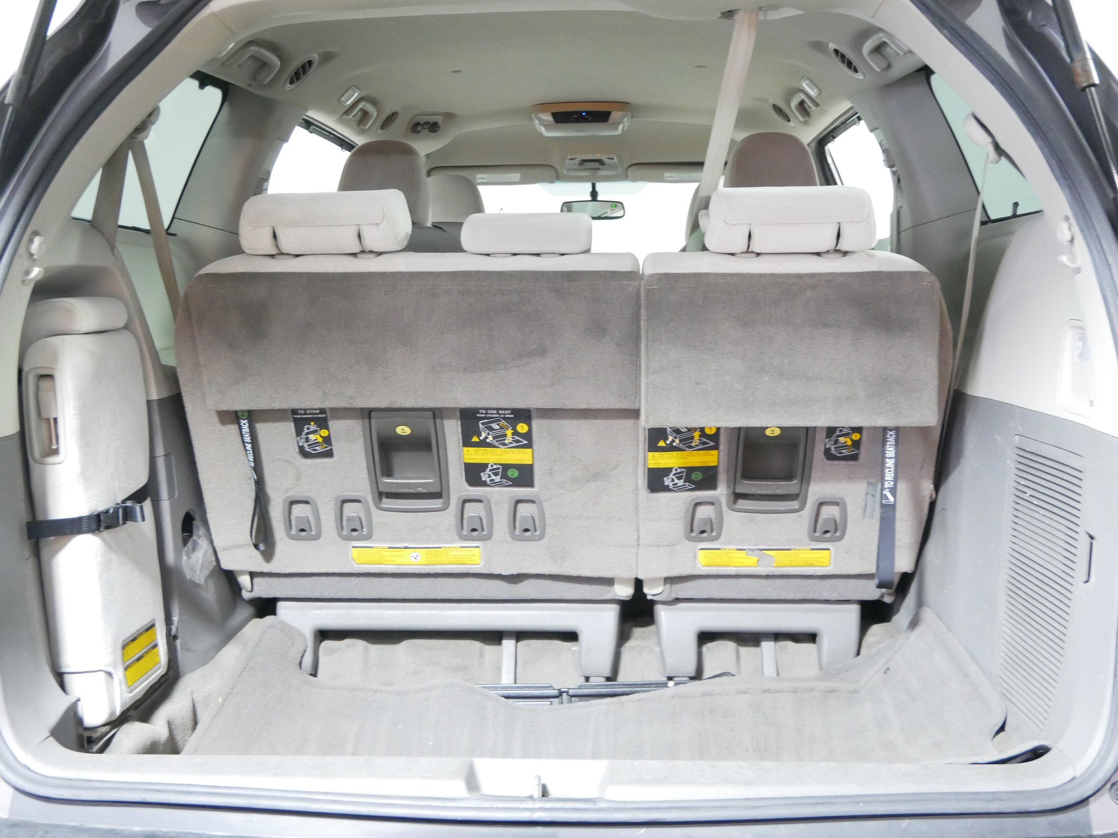 Used 2012 Toyota Sienna LE FWD image 18