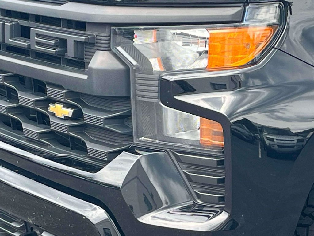 Used 2023 Chevrolet Silverado 1500 Custom AWD/4WD image 7