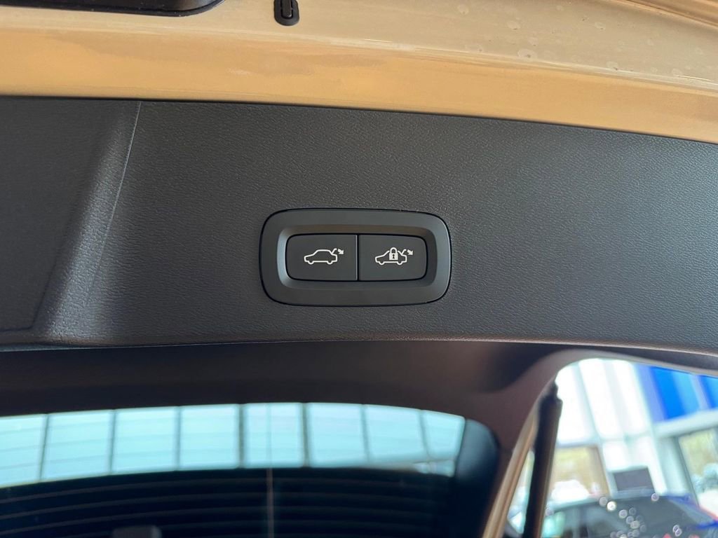 New 2026 Volvo XC40 B5 Ultra w/ Climate Package AWD/4WD image 6