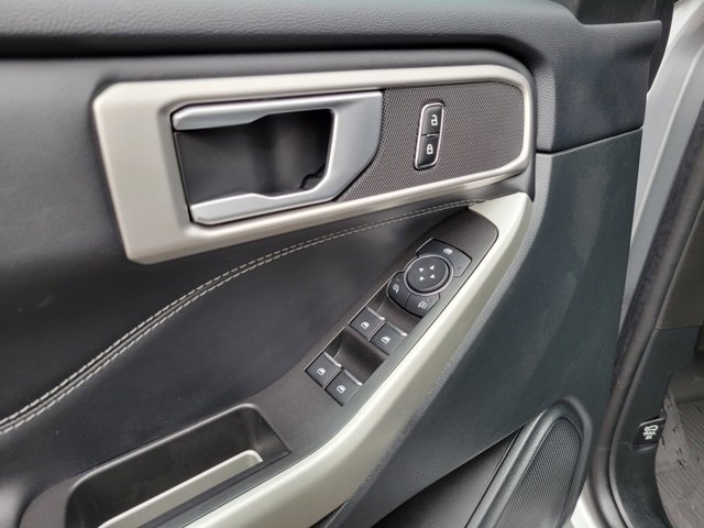 Used 2023 Ford Explorer XLT image 27