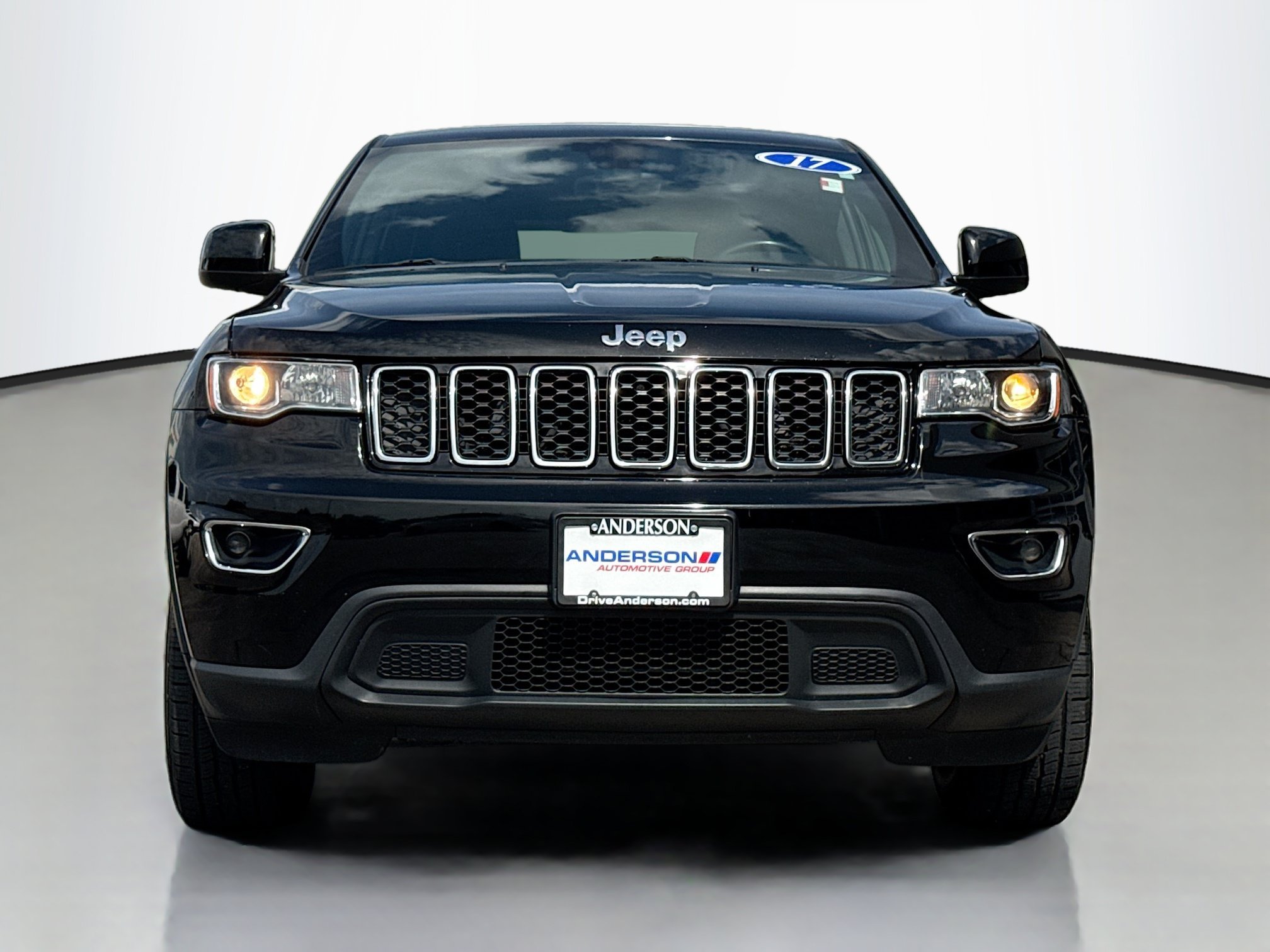 Used 2017 Jeep Grand Cherokee Laredo AWD/4WD image 16