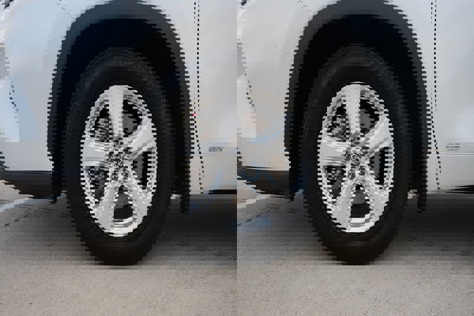 Used 2022 Toyota Highlander LE image 28