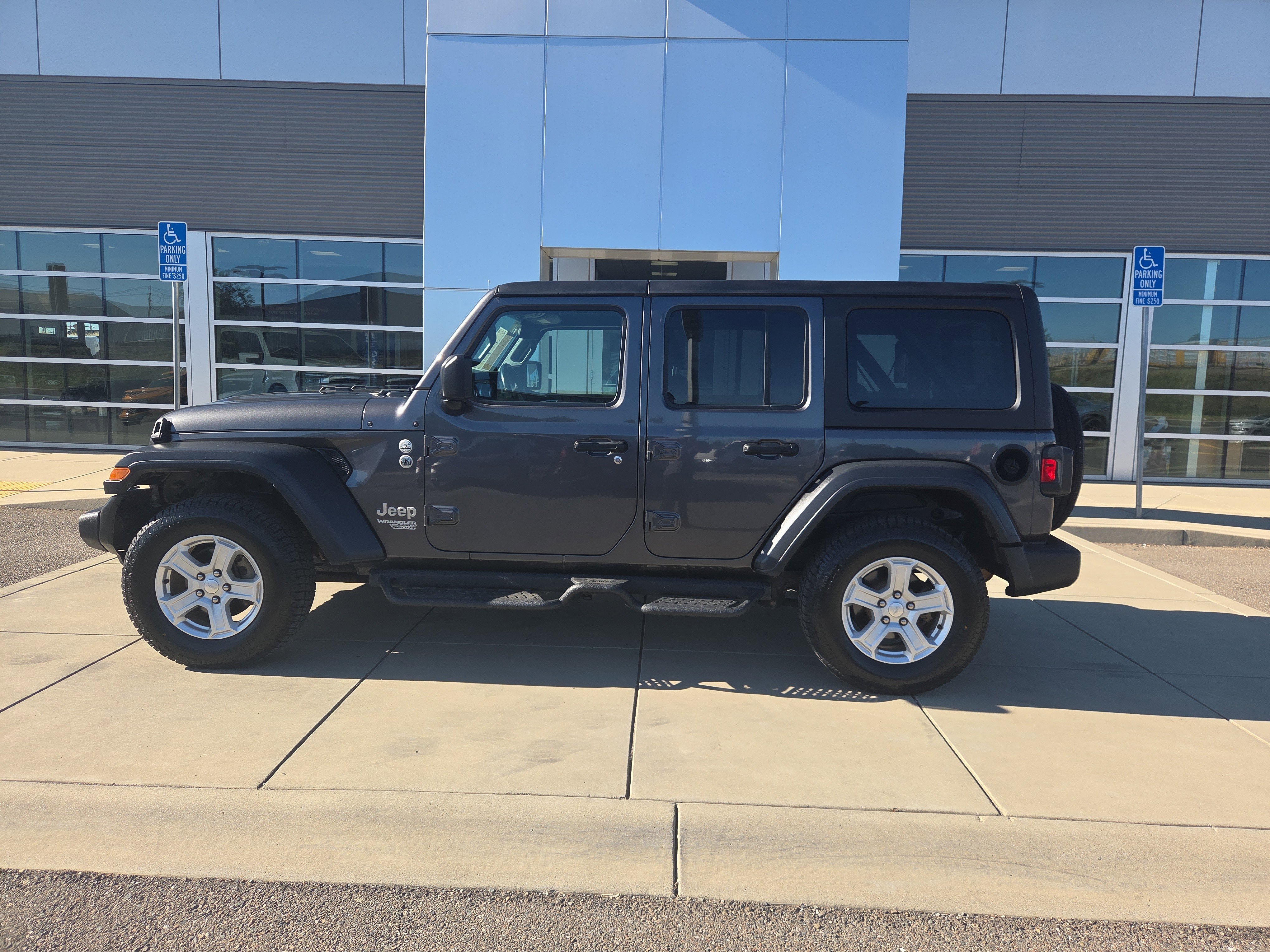 Used 2020 Jeep Wrangler Unlimited Sport S AWD/4WD image 2