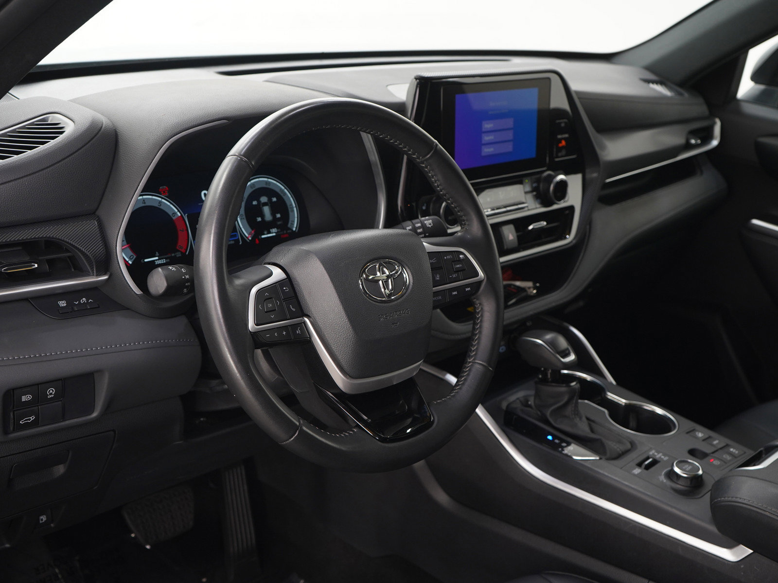 Used 2025 Toyota Highlander XSE AWD/4WD image 25