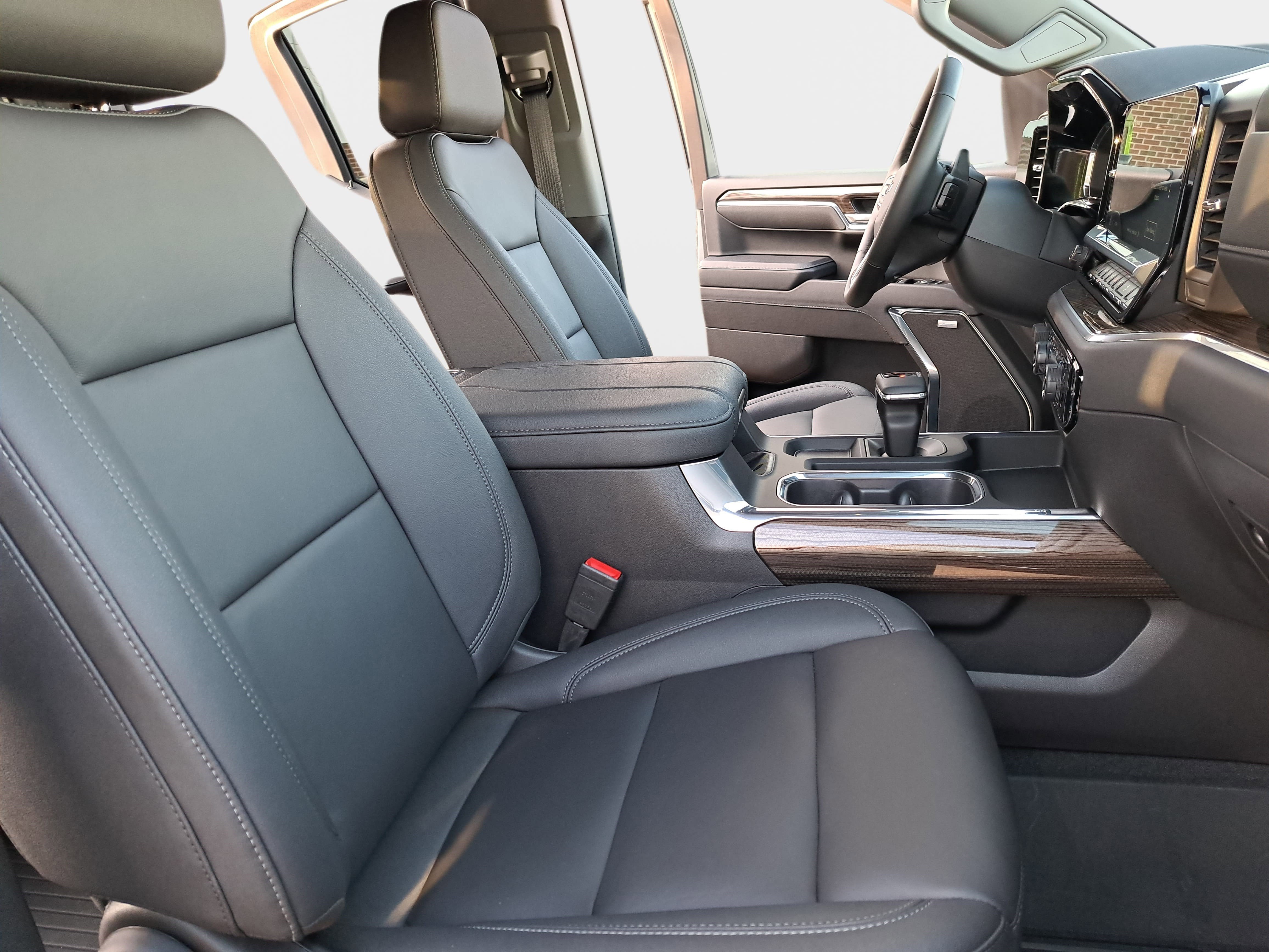 Used 2025 Chevrolet Silverado 1500 LT Trail Boss w/ Convenience Package II image 10