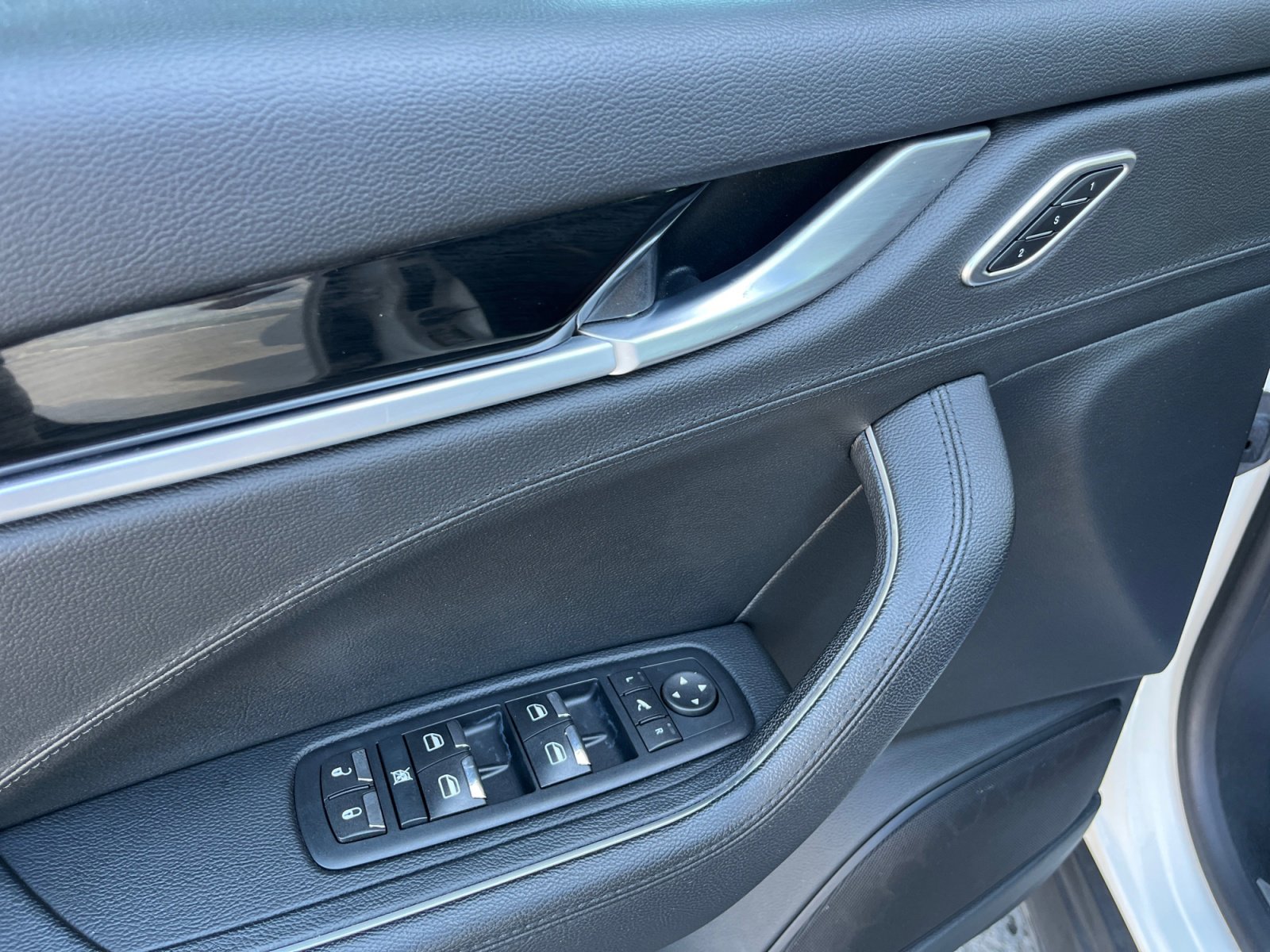 Used 2017 Maserati Levante w/ Sport Package image 14