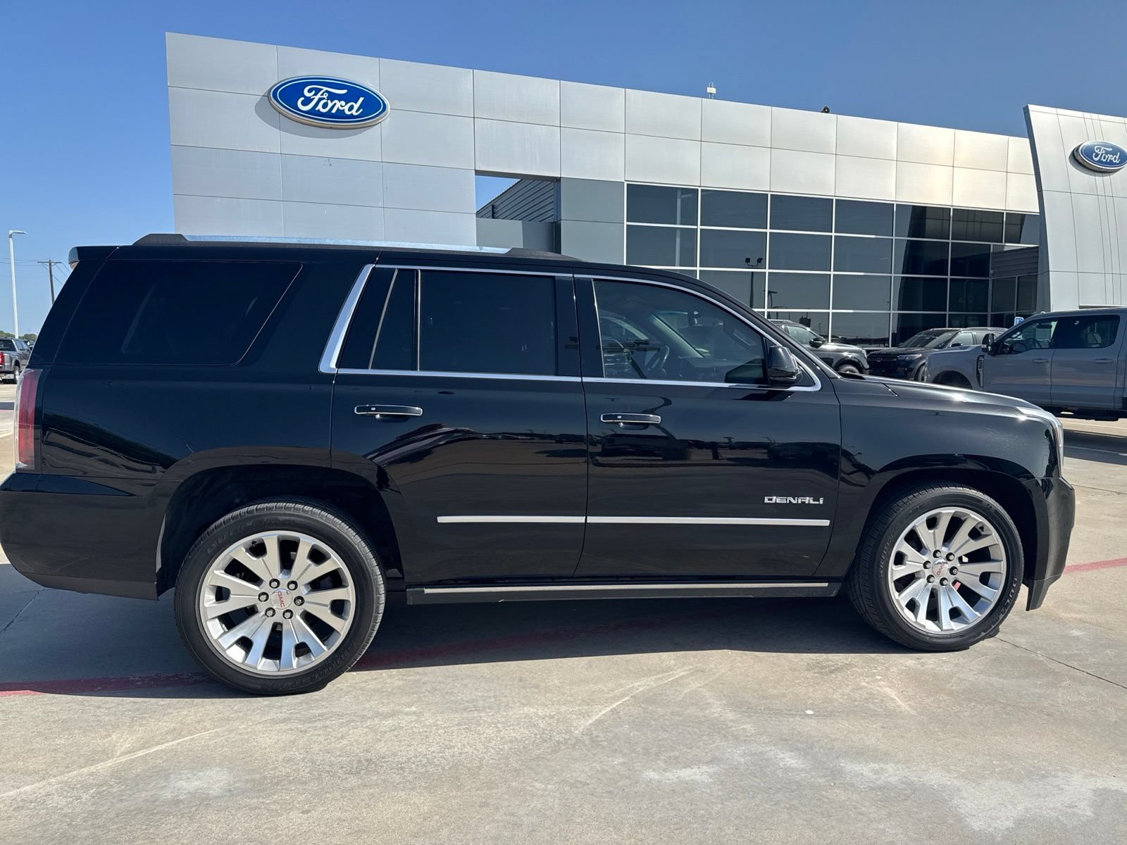 Used 2018 GMC Yukon Denali w/ Open Road Package AWD/4WD image 2