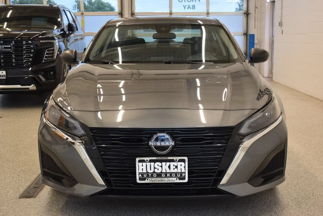 Used 2025 Nissan Altima 2.5 SV FWD image 3
