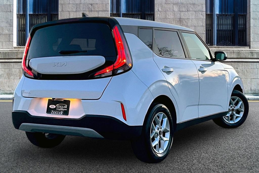 Used 2023 Kia Soul LX w/ LX Technology Package image 11