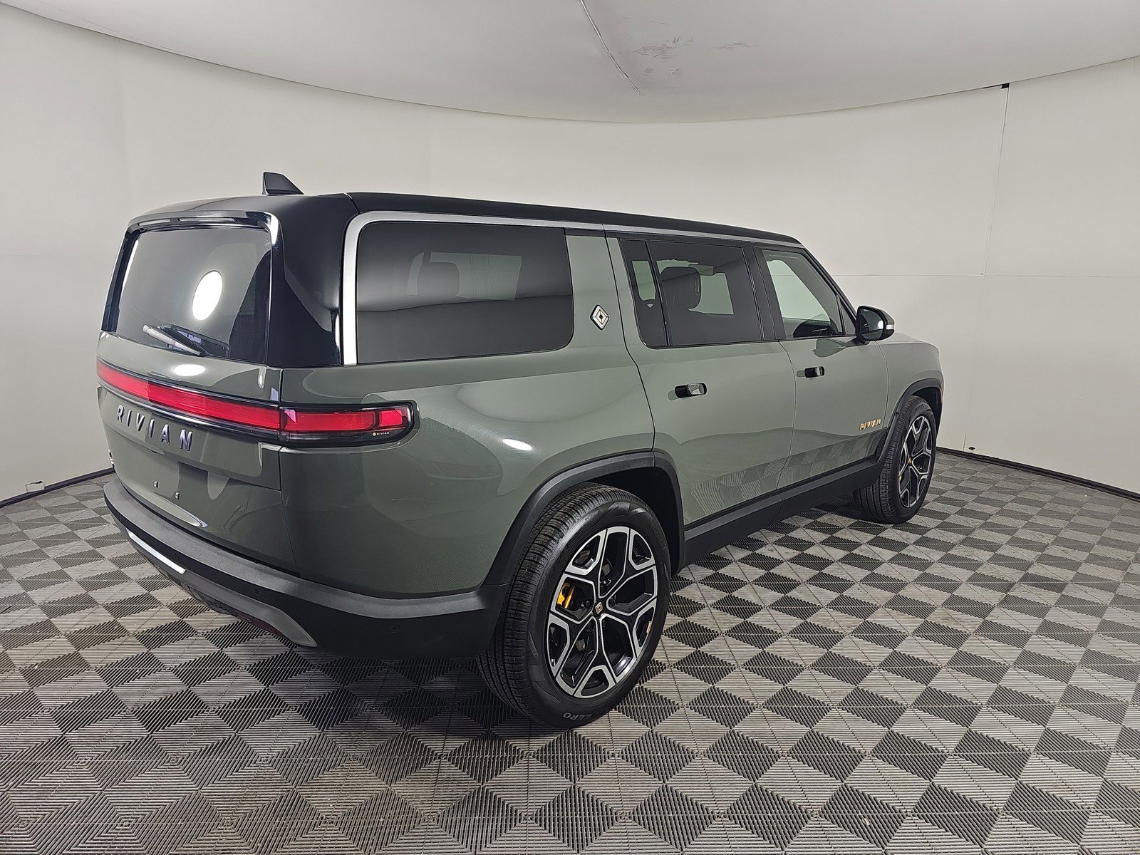 Used 2022 Rivian R1S Launch Edition image 5