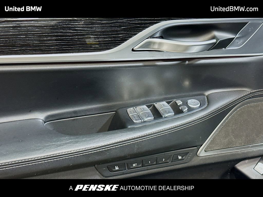 Used 2022 BMW 740i w/ M Sport Package RWD image 3