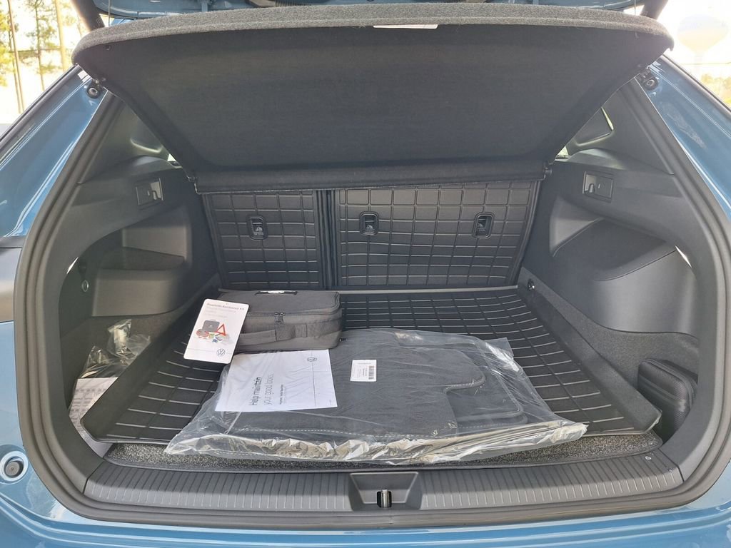 New 2026 Volkswagen Tiguan SE R-Line image 25