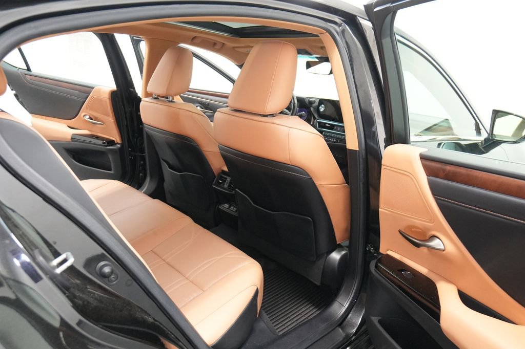 Used 2023 Lexus ES 350 Luxury w/ Accessory Package (Z2) image 27