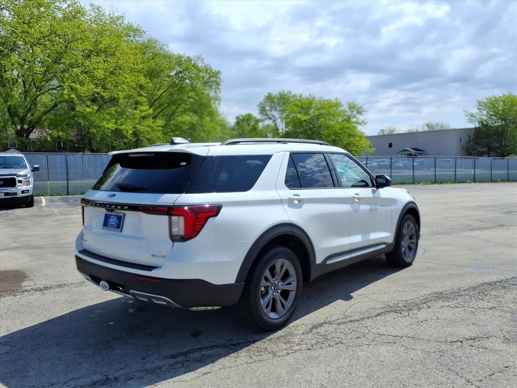 Used 2025 Ford Explorer Active w/ Active Comfort Package AWD/4WD image 2