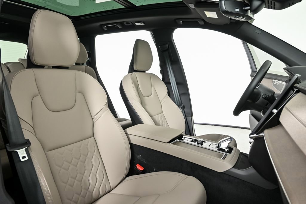 Certified 2026 Volvo XC90 B6 Plus w/ Protection Package Premier image 26