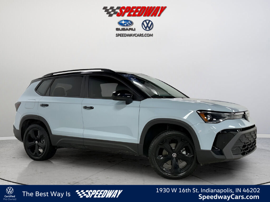 Certified 2025 Volkswagen Taos SE image 1