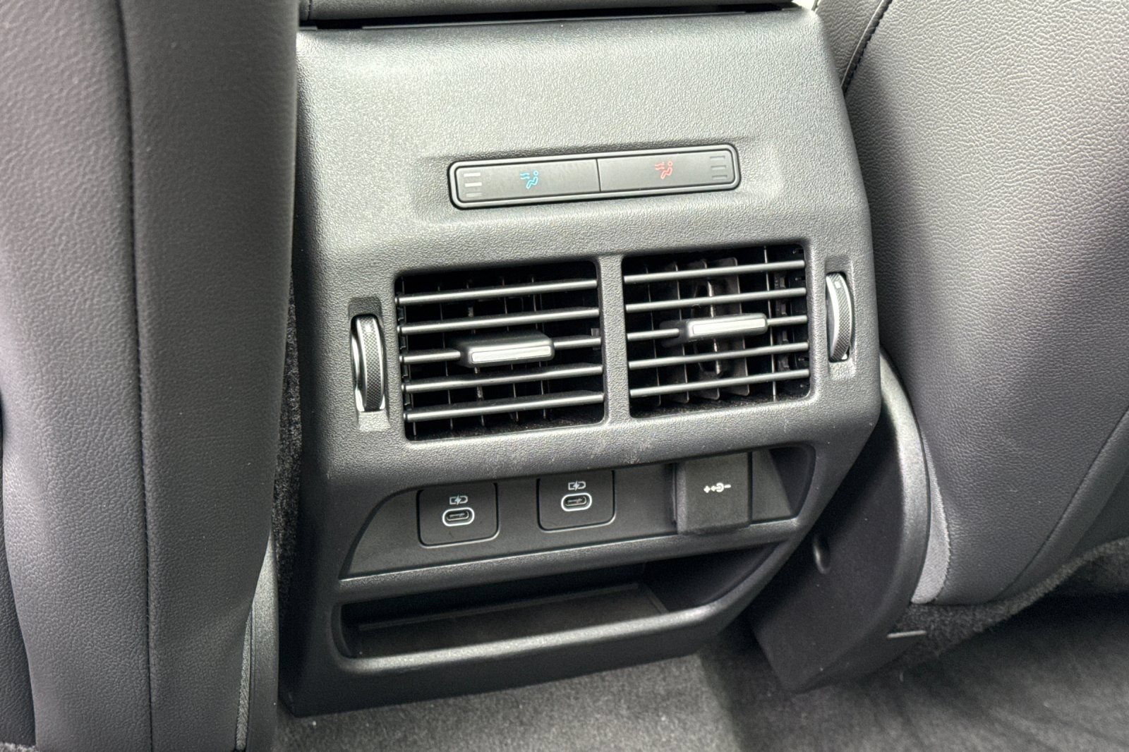 Certified 2025 Land Rover Discovery Sport Dynamic SE AWD/4WD image 13