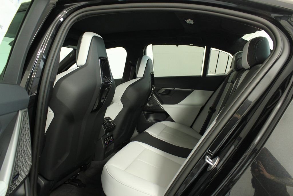 New 2025 BMW M5 w/ Executive Package image 8
