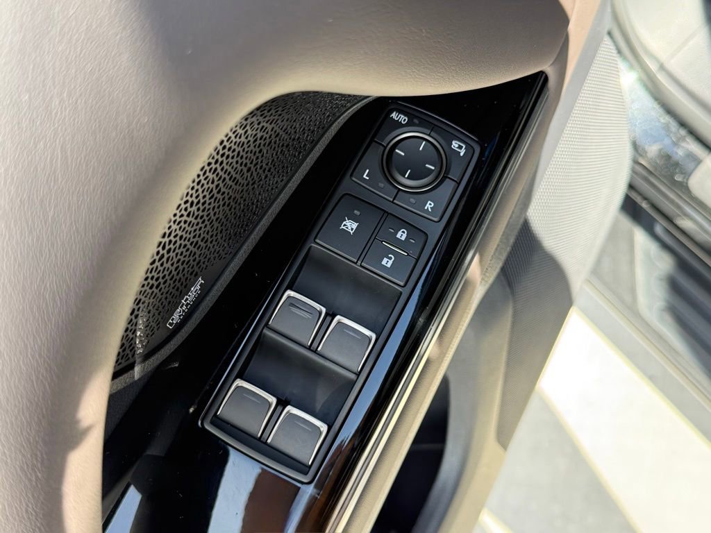 Used 2024 Lexus LX 600 4WD w/ Luxury Package image 14