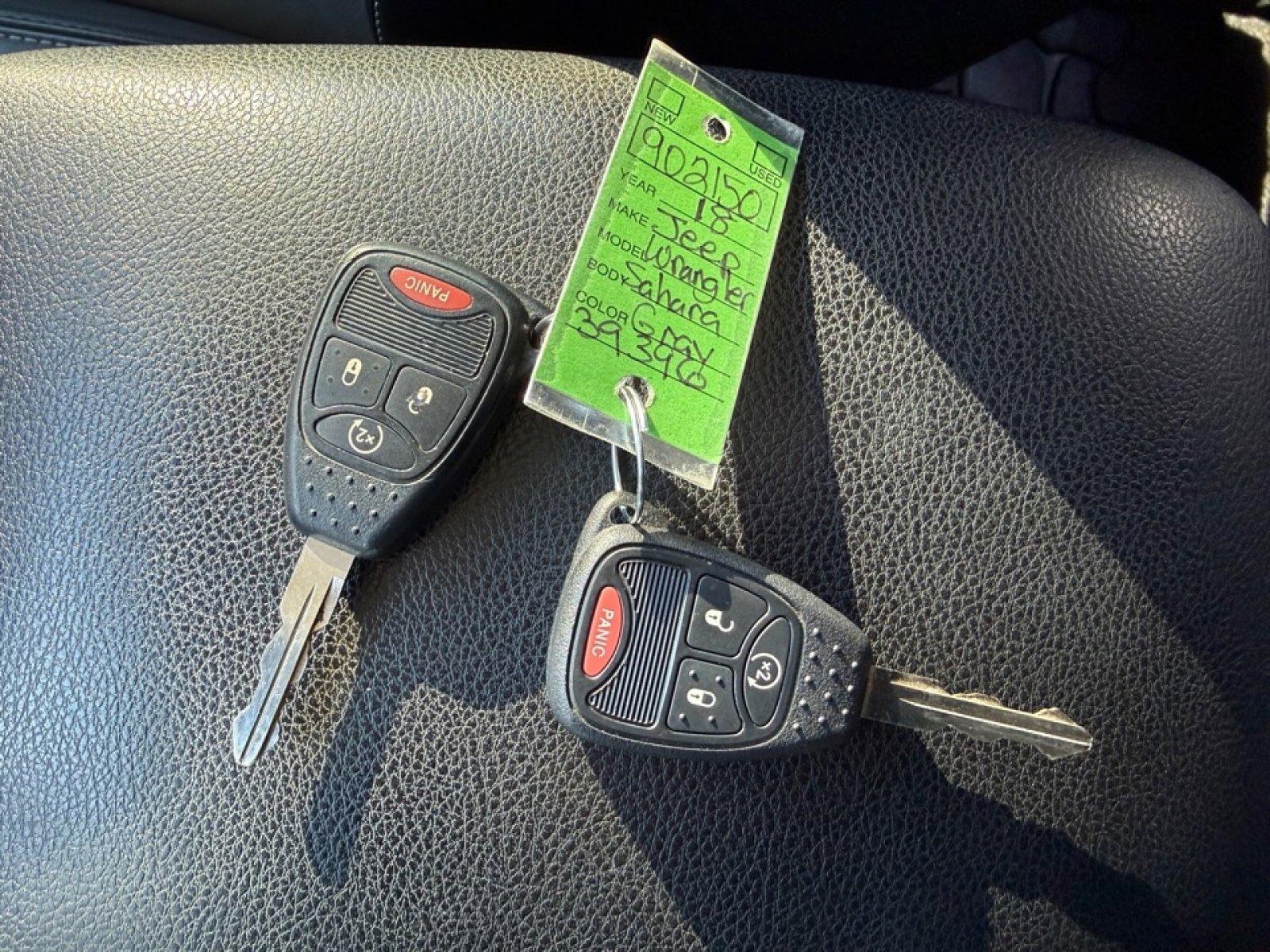 Used 2018 Jeep Wrangler Unlimited Sahara w/ Connectivity Group image 40