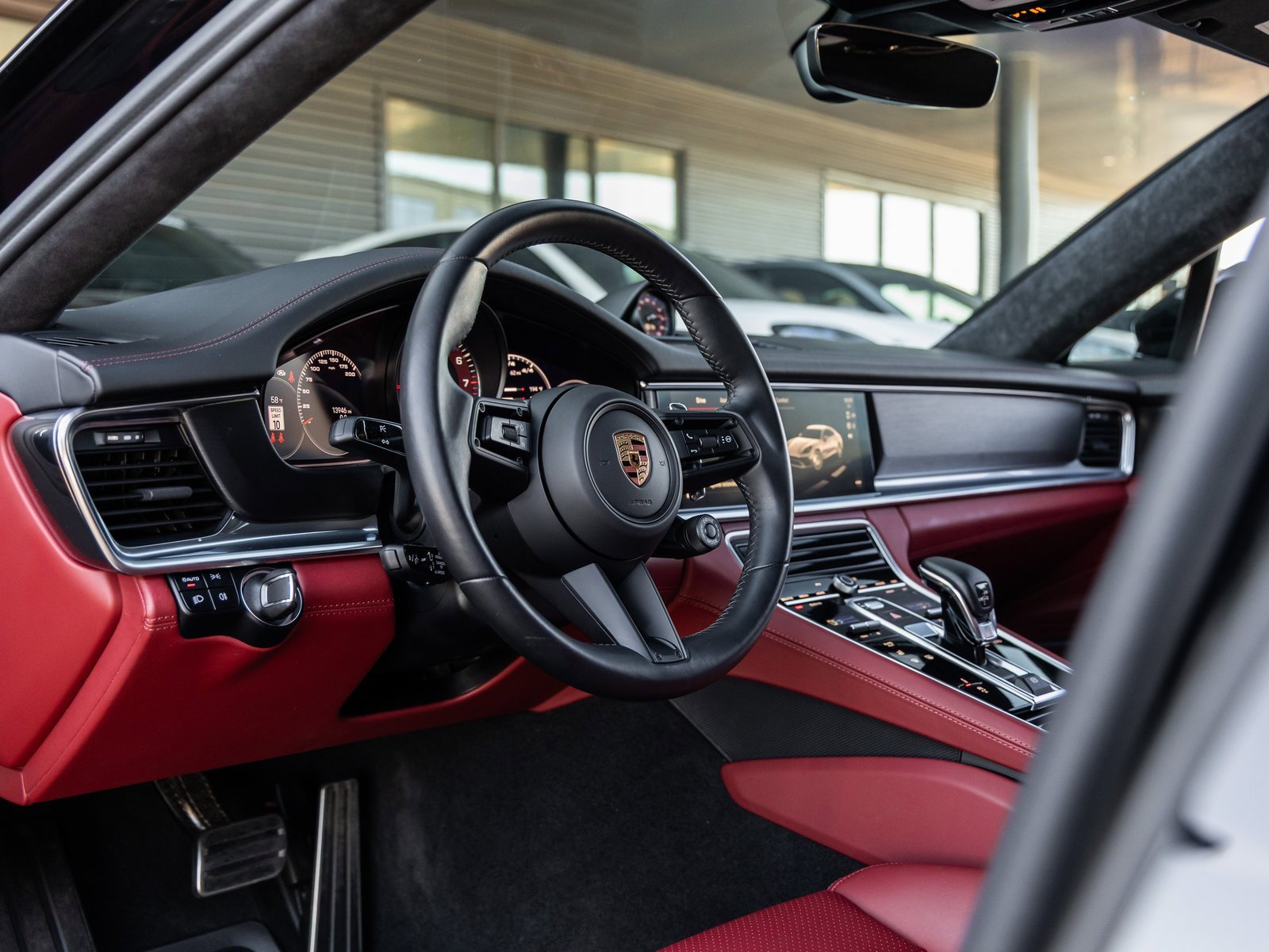 Used 2023 Porsche Panamera GTS image 4