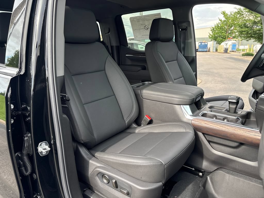 New 2026 GMC Sierra 1500 4x4 Crew Cab SLT w/ SLT Convenience Package image 45