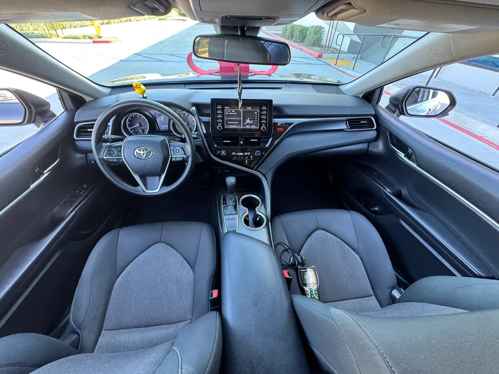 Used 2022 Toyota Camry LE FWD image 5