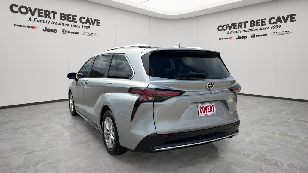 Used 2021 Toyota Sienna Limited image 7