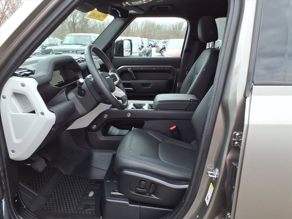 Certified 2025 Land Rover Defender 110 X-Dynamic SE image 10