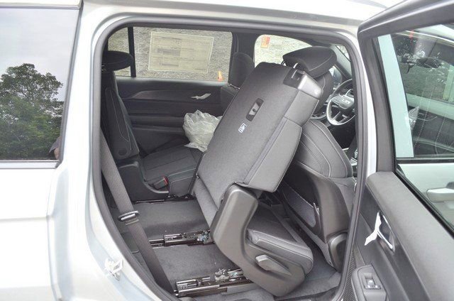 New 2025 Jeep Grand Cherokee L Laredo w/ Luxury Tech Group I image 36